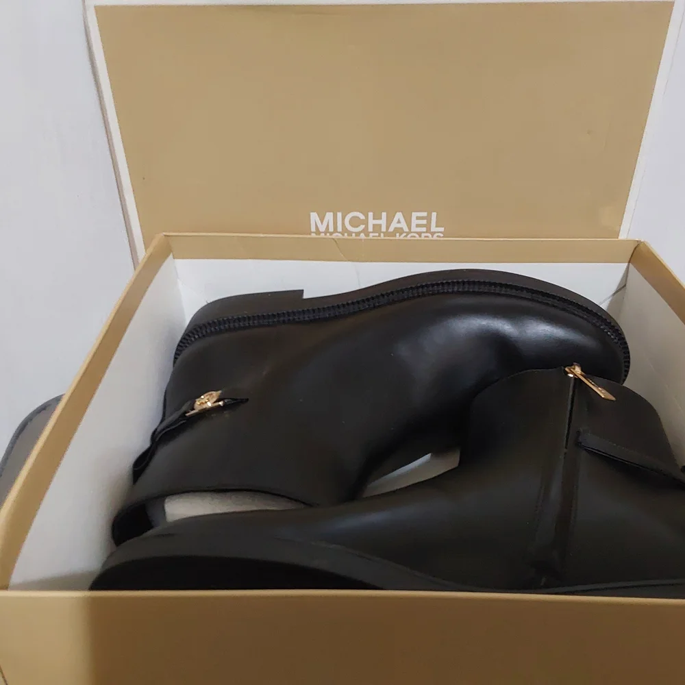 MICHAEL Michael Kors Black Leather Ankle Boots with Gold Zipper Pull - Picture 2 of 13